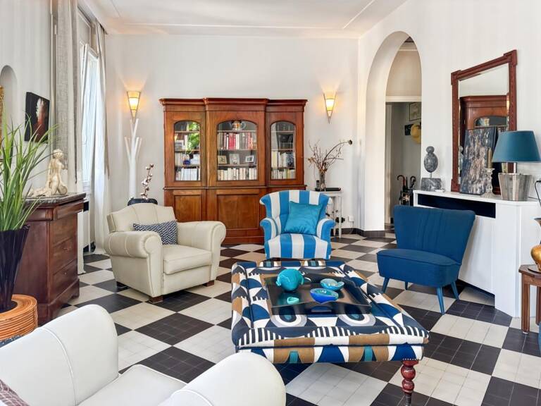 VICHY – Quartier République – Appartement de caractère 80 m² avec garage et caves dans maison Art déco — photo 1