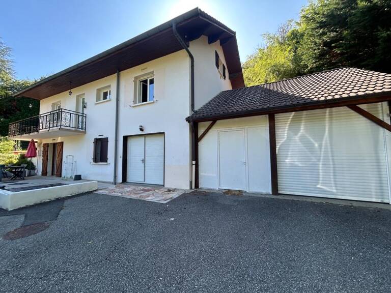 viviers du lac maison 7 pièces 158 m2 env + T2 loué + 2 garages avec terrain de 2500 m2 environ — photo 1