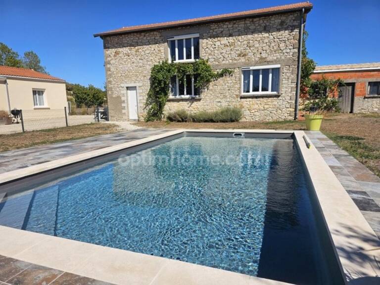 Ensemble immobilier, composé de deux maisons rénovées 135 et 105 m² sur un même terrain de 1900 m² avec piscine Proche de MAGNAC SUR TOUVRE (16) — photo 1