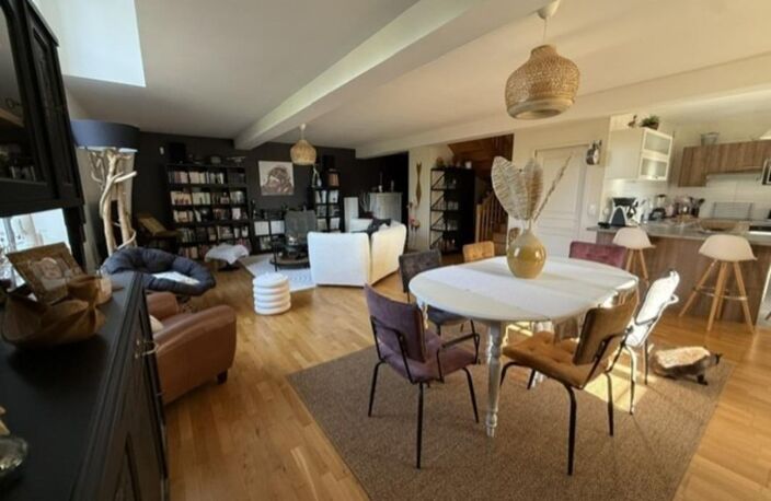 POITIERS- APPARTEMENT DE STANDING DE 128 M²- RESIDENCE DE CARACTERE AVEC ASCENSEUR — photo 5