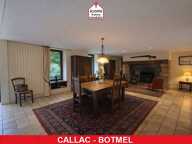 COTES-D'ARMOR - Callac (22160) - A VENDRE - PROPRIETE DE CHARME DE +250M² AVEC 6 CHAMBRES + 1 BUREAU SUR 1550 M² DE TERRAIN - DPE : D - RARE - CALME - COUP DE COEUR — photo 3