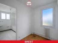 FINISTERE - Brest (29200) - A VENDRE - APPARTEMENT - 65M² - DEUX CHAMBRES - VUE MER - ASCENSEUR - 5EME ETAGE - ST MICHEL - RARE — photo 4