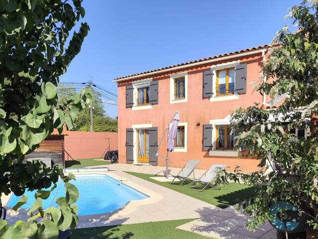 VILLA 9 pièces de 186m² + garage , piscine ..à SAINT MAXIMIN LA SAINTE BAUME (VAR- 83) / 834m² de terrain clos — photo du bien