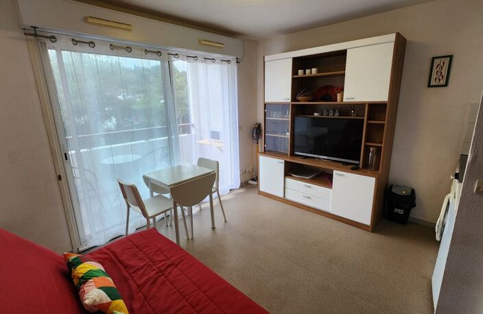 CAMBO-LES-BAINS – STUDIO MEUBLÉ + PARKING (64) — photo 2
