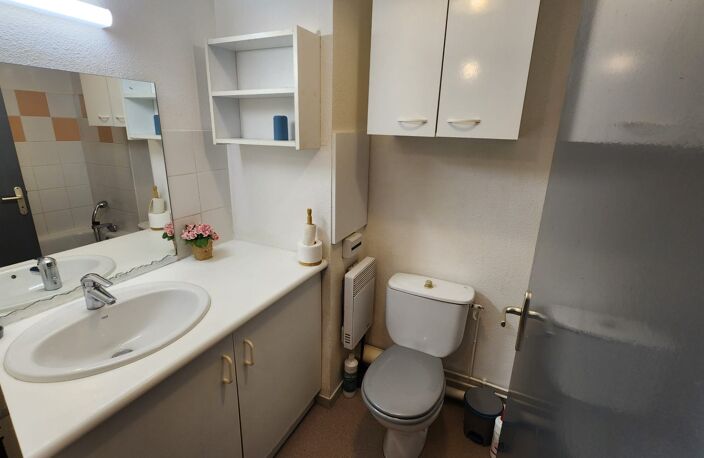 CAMBO-LES-BAINS – STUDIO MEUBLÉ + PARKING (64) — photo 3