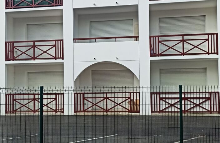 CAMBO-LES-BAINS – STUDIO MEUBLÉ + PARKING (64) — photo 5
