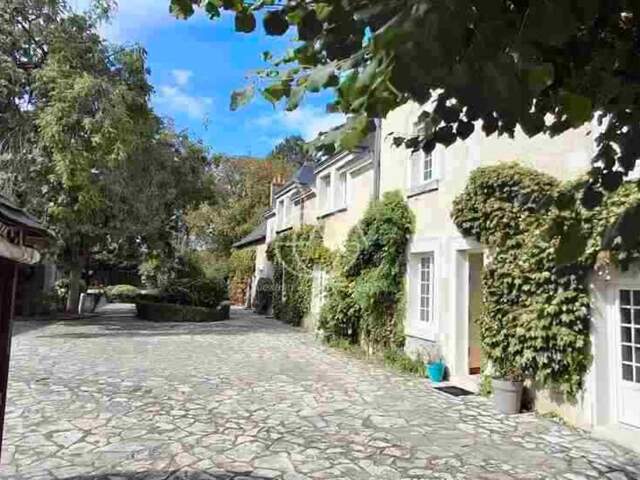 Entre Tours et Amboise, découvrez un moulin du XVIe siècle au cadre exceptionnel sur 3.4ha — photo du bien