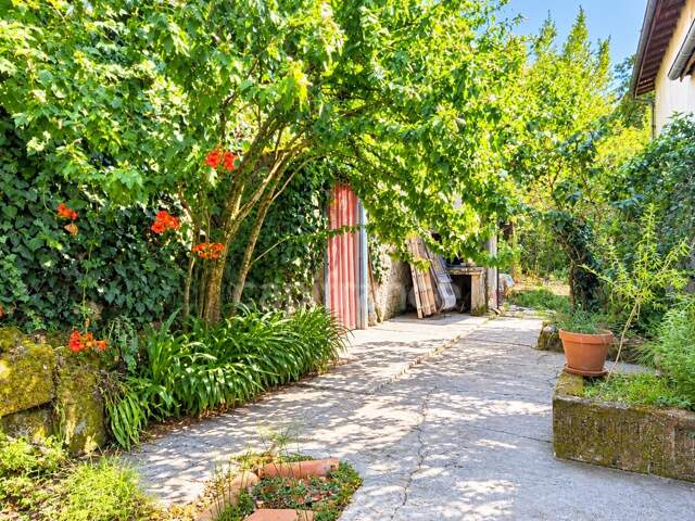 BOURG DU VIEUX LORMONT - QUARTIER MAIRIE - GRANDE MAISON DE 160M2 + JARDIN — photo du bien