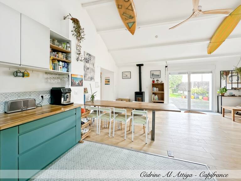 Maison à vendre à La Rochelle, 135 m² de plain-pied, avec jardin, garage et cave — photo 1