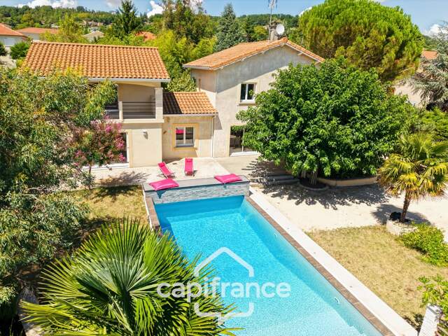 Maison Familiale avec piscine composée de 5 chambres sur ANJOU (38) — photo du bien