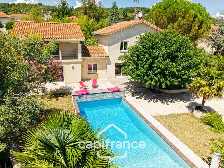 Maison Familiale avec piscine composée de 5 chambres sur ANJOU (38) — photo 1