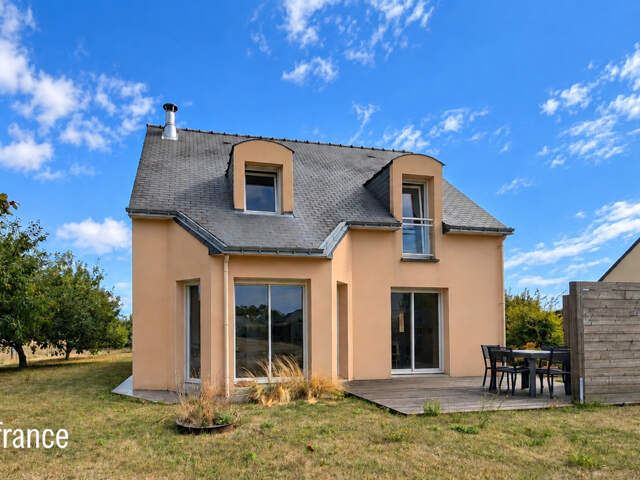 Maison à vendre 6 pièces LA GACILLY (56) - grand terrain - 4 chambres - 2 garages — photo du bien