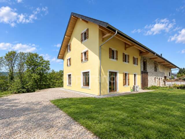 Maison mitoyenne triplex entièrement rénovée -  CERCIER (74) — photo du bien