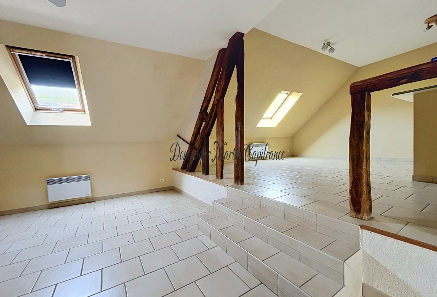 Immeuble à vendre LA CHARTRE-SUR-LE-LOIR (72)MMEUBLE DE RAPPORT – COMMERCE + 2 APPARTEMENTS — photo 1