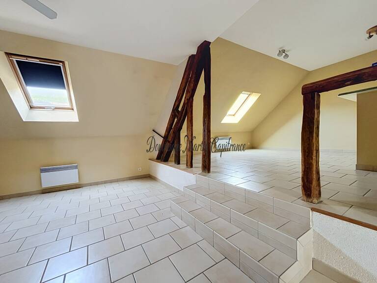 Immeuble à vendre LA CHARTRE-SUR-LE-LOIR (72)MMEUBLE DE RAPPORT – COMMERCE + 2 APPARTEMENTS — photo 1