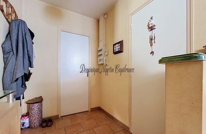 Immeuble à vendre LA CHARTRE-SUR-LE-LOIR (72)MMEUBLE DE RAPPORT – COMMERCE + 2 APPARTEMENTS — photo 3