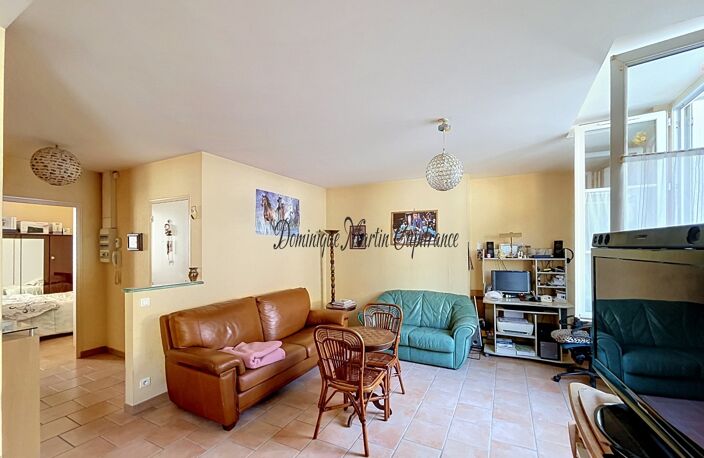 Immeuble à vendre LA CHARTRE-SUR-LE-LOIR (72)MMEUBLE DE RAPPORT – COMMERCE + 2 APPARTEMENTS — photo 4