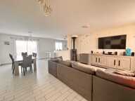 MAISON DE PLAIN-PIED – 110 m² – 4 CHAMBRES – TERRAIN DE PLUS DE 4 000 m² – PISCINE - LA CHAPELLE DE BRAGNY (71) — photo 3