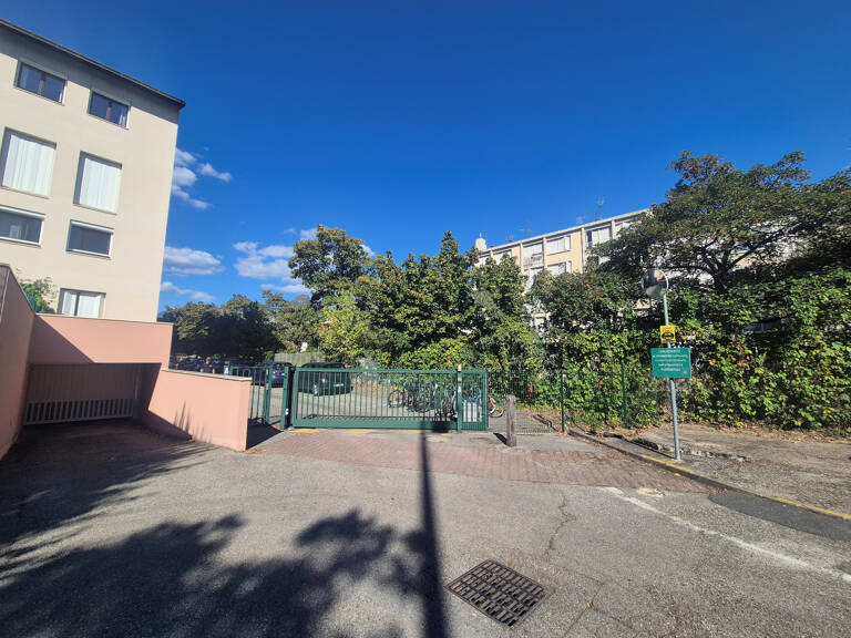 GRENOBLE – SECTEUR AMPÈRE / DOCTEUR GREFFIER GARAGE 20m² Sécurisée — photo 1