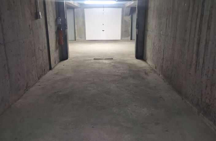 GRENOBLE – SECTEUR AMPÈRE / DOCTEUR GREFFIER GARAGE 20m² Sécurisée — photo 5