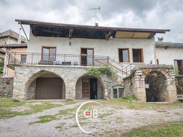 Cruet – Maison de vigneron 105 m² avec 135 m² de dépendances — photo 1