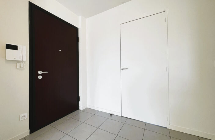 Appartement T3 terrasse et garage — photo 3