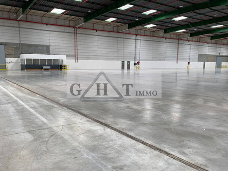 A LOUER 4896 M² ENTREPOT A BRUYERES-SUR-OISE — photo 1