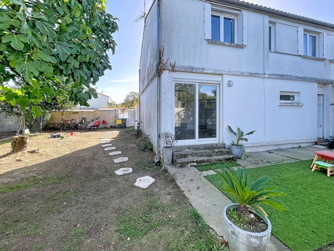 Villa / Maison  T5 à vendre Rochelle (La) 17000