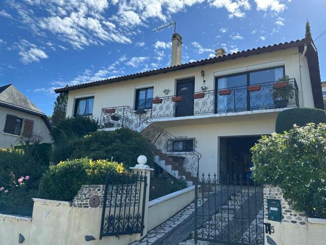 Maison de ville -- À Vendre — photo du bien