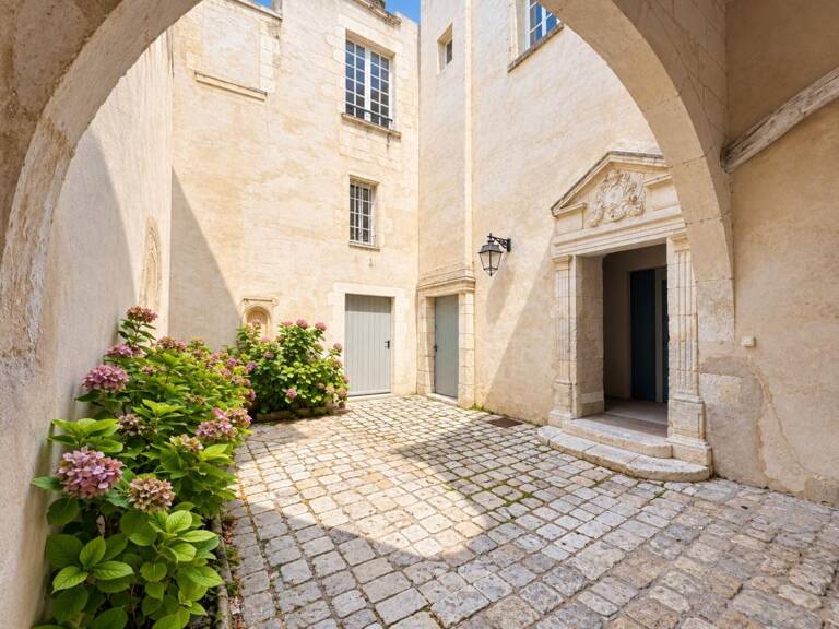 La Rochelle – Appartement de charme avec ascenseur au cœur du centre historique — photo 1