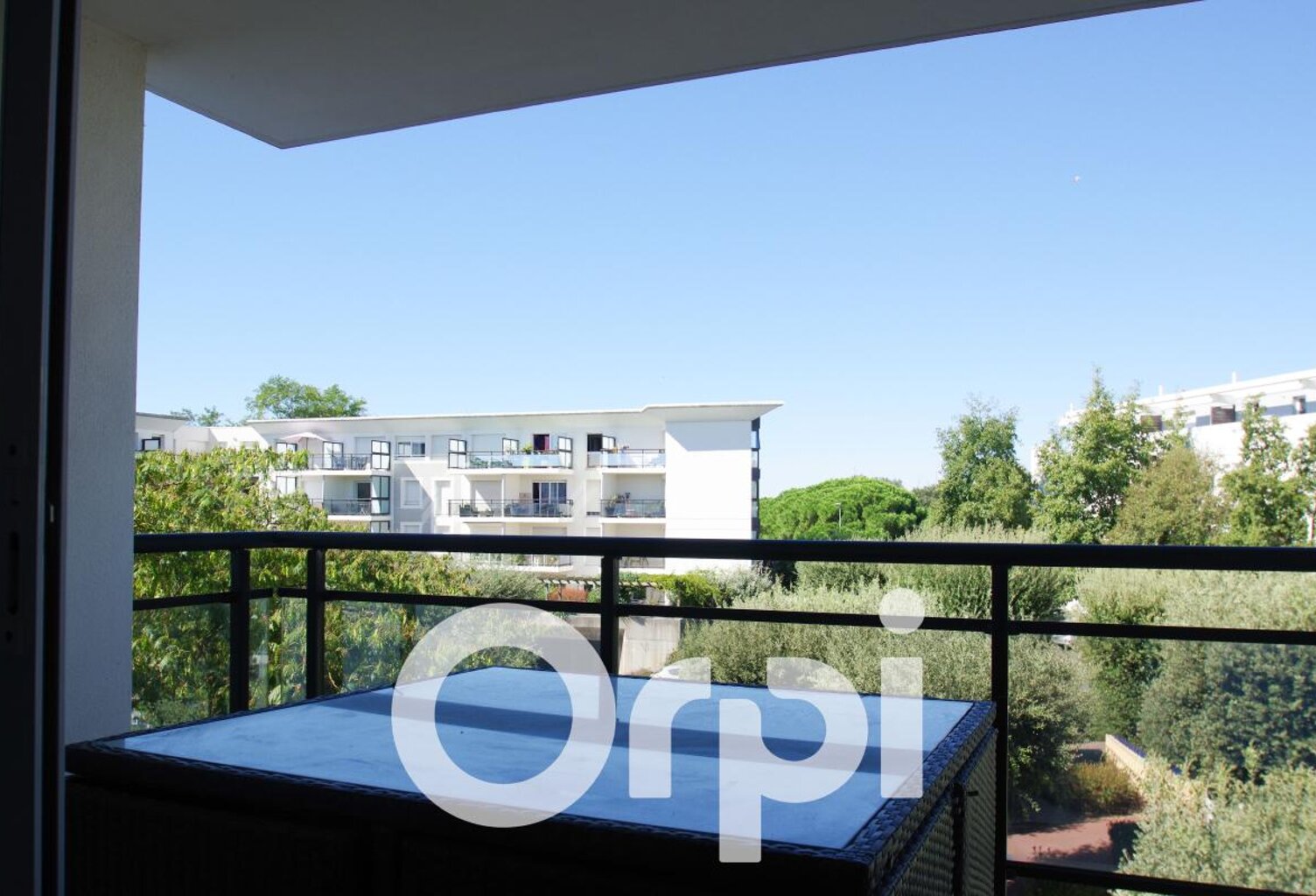Appartement T2 de 50 m²  avec 10 m2 de terrasse  à La Rochelle " Quartier Les minimes" — photo 1