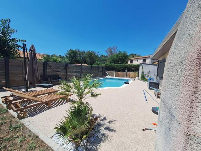 magnifique maison individuelle, meublée, 3 chambres, avec jardin et piscine — photo du bien