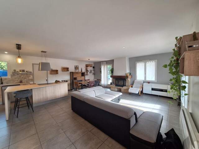 magnifique maison individuelle, meublée, 3 chambres, avec jardin et piscine — photo du bien