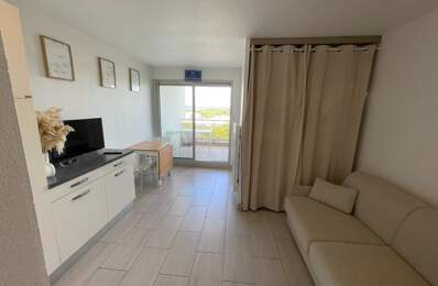 Appartement À Louer meublé Studio-cabine étage élevé ascenseur et parking privé — photo du bien