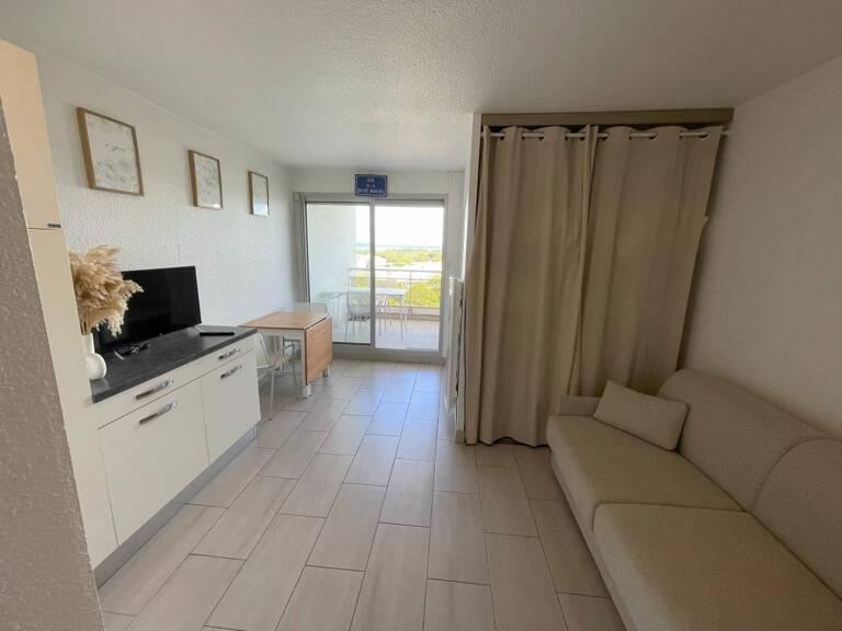 Appartement À Louer meublé Studio-cabine étage élevé ascenseur et parking privé — photo 1