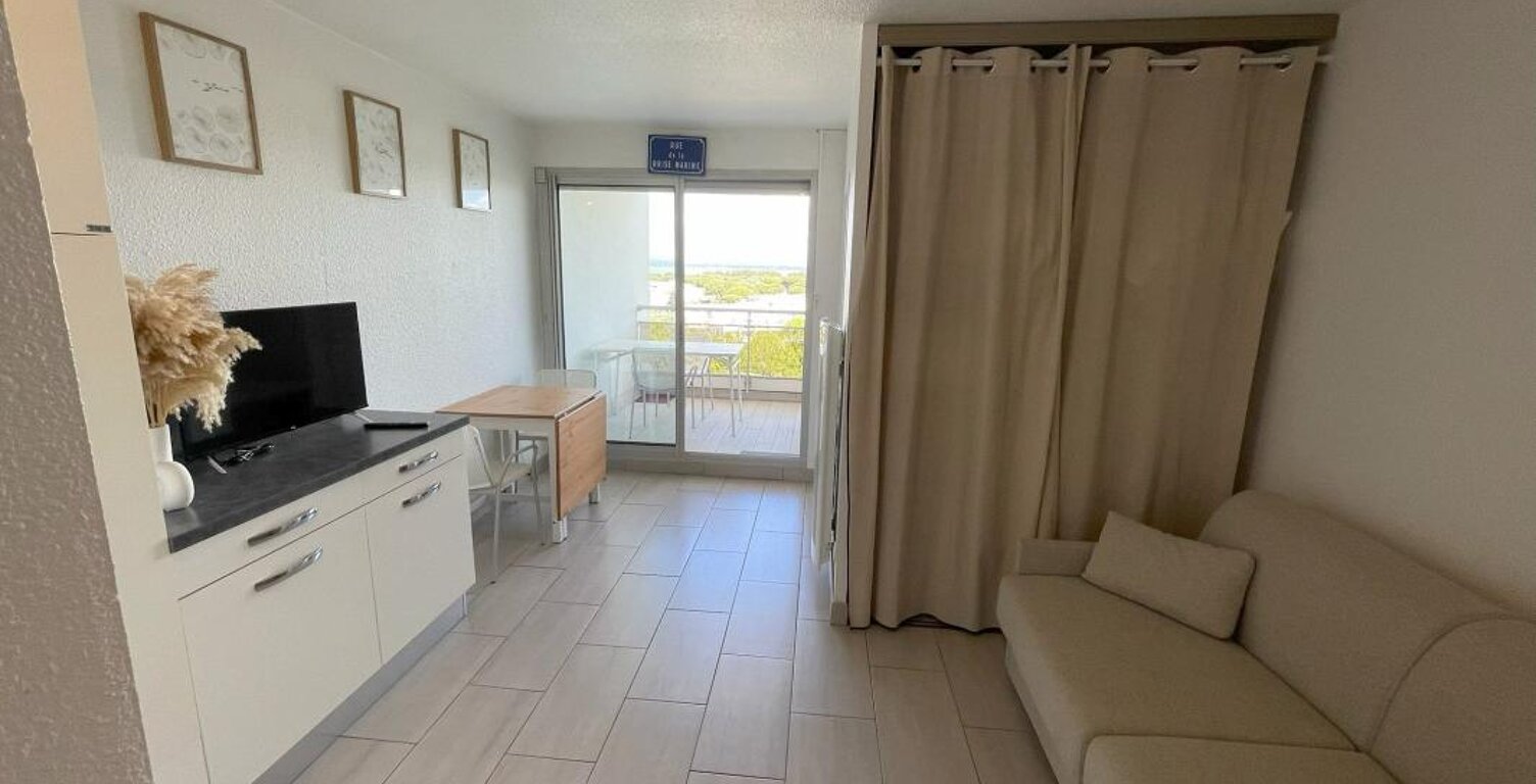 Appartement À Louer meublé Studio-cabine étage élevé ascenseur et parking privé — photo 1