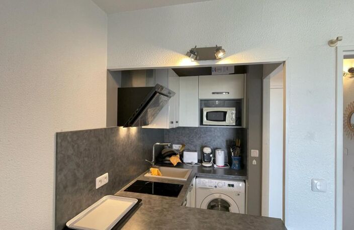 Appartement À Louer meublé Studio-cabine étage élevé ascenseur et parking privé — photo 3