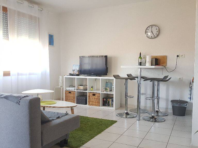 Appartement Lunel T2 avec terrasse et parking — photo 1