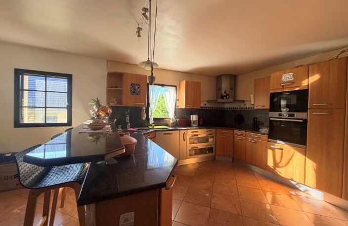 Maison de 162m2 implantée sur une parcelle de 1677m2 avec un vaste sous-sol — photo 3