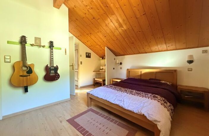 Maison de 162m2 implantée sur une parcelle de 1677m2 avec un vaste sous-sol — photo 5
