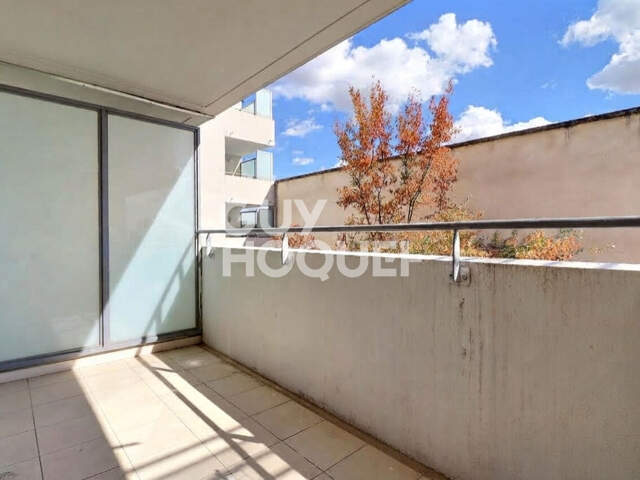 T3 vendu loué avec balcon et place de parking - Proximité Grand Parilly — photo du bien
