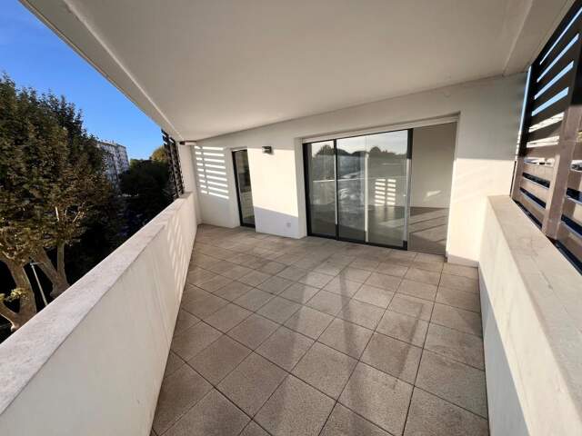 Appartement À Vendre — photo du bien