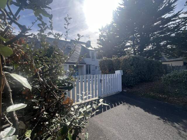Maison À Vendre - 300 mètres de la Govelle - orientée plein sud - trois chambres - garage et aire de parking — photo du bien