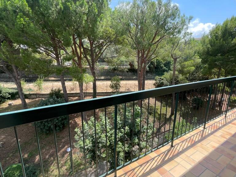 T4 à louer - Balcon et stationnement — photo 1