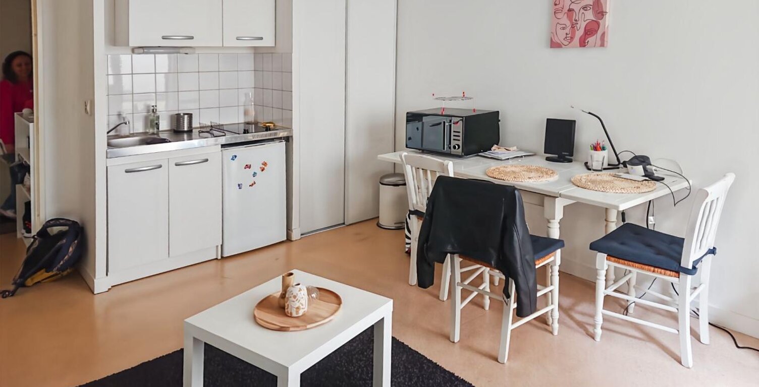 EXCLUSIVITÉ – JOLI STUDIO AVEC TERRASSE À TOURS — photo 1