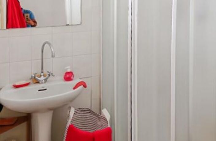 EXCLUSIVITÉ – JOLI STUDIO AVEC TERRASSE À TOURS — photo 3
