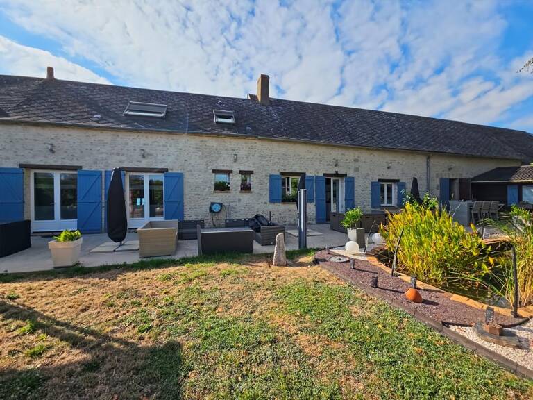   CHARMANTE MAISON EN PIERRES AU CALME – BEAUX VOLUMES & JARDIN DANS UN SECTEUR RECHERCHÉ ! — photo 1