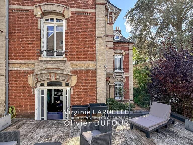 Belle demeure familiale avec terrasses, garage et dépendance au fond du jardin — photo 1