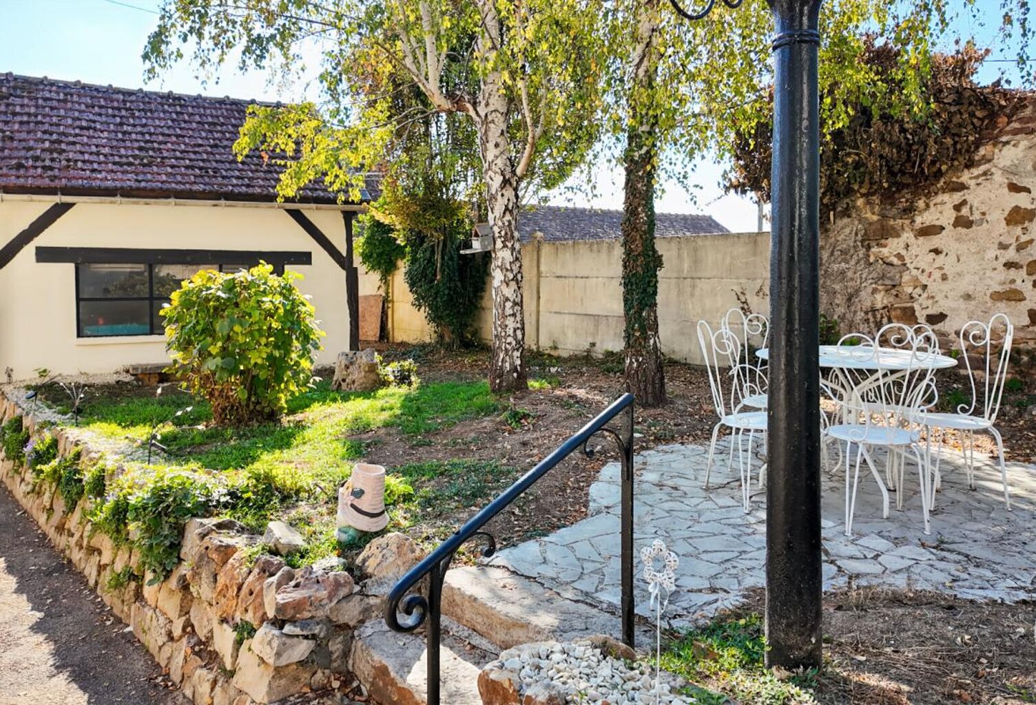 Maison  habitable de suite, deux chambres, grange, terrain, proche Nogent sur Seine — photo 1