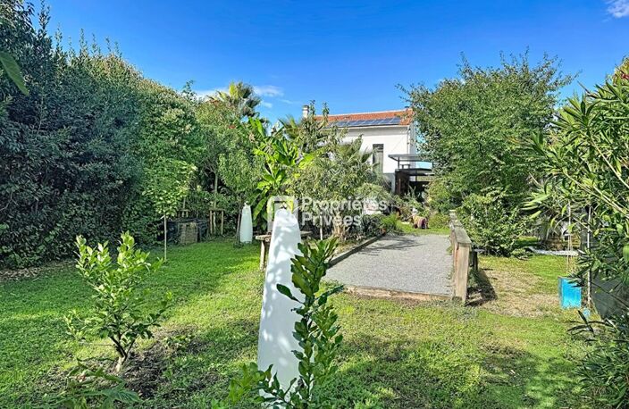 BORDEAUX  MAISON EN PIERRE RÉNOVÉE 345 M²  5 CHAMBRES  PISCINE  JARDIN PAYSAGER DE PLUS DE 1 500 M² — photo 4